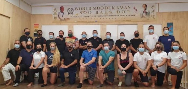 Instructores certificados, defensa personal femenina